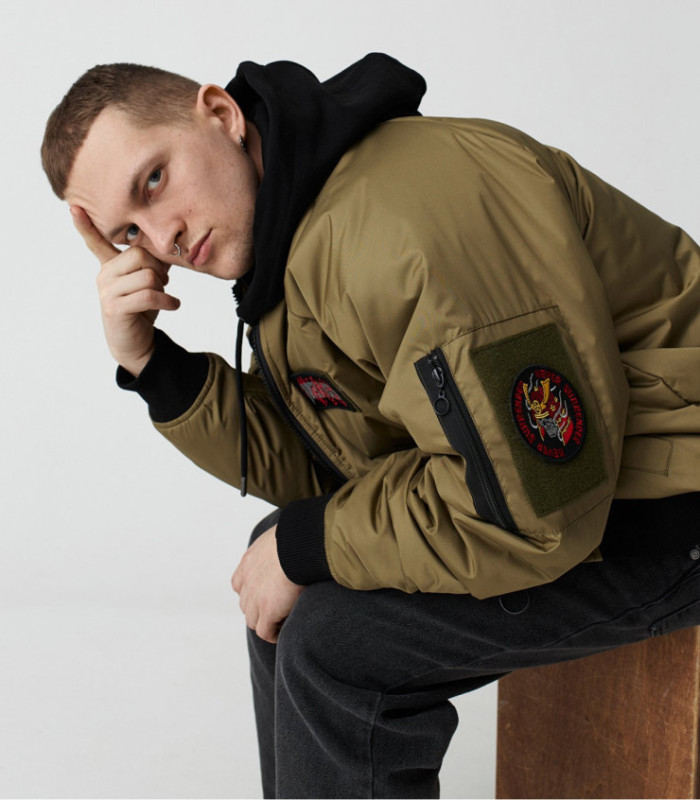 Бомбер MEDOOZA с патчами "Bushido" (оливковый)